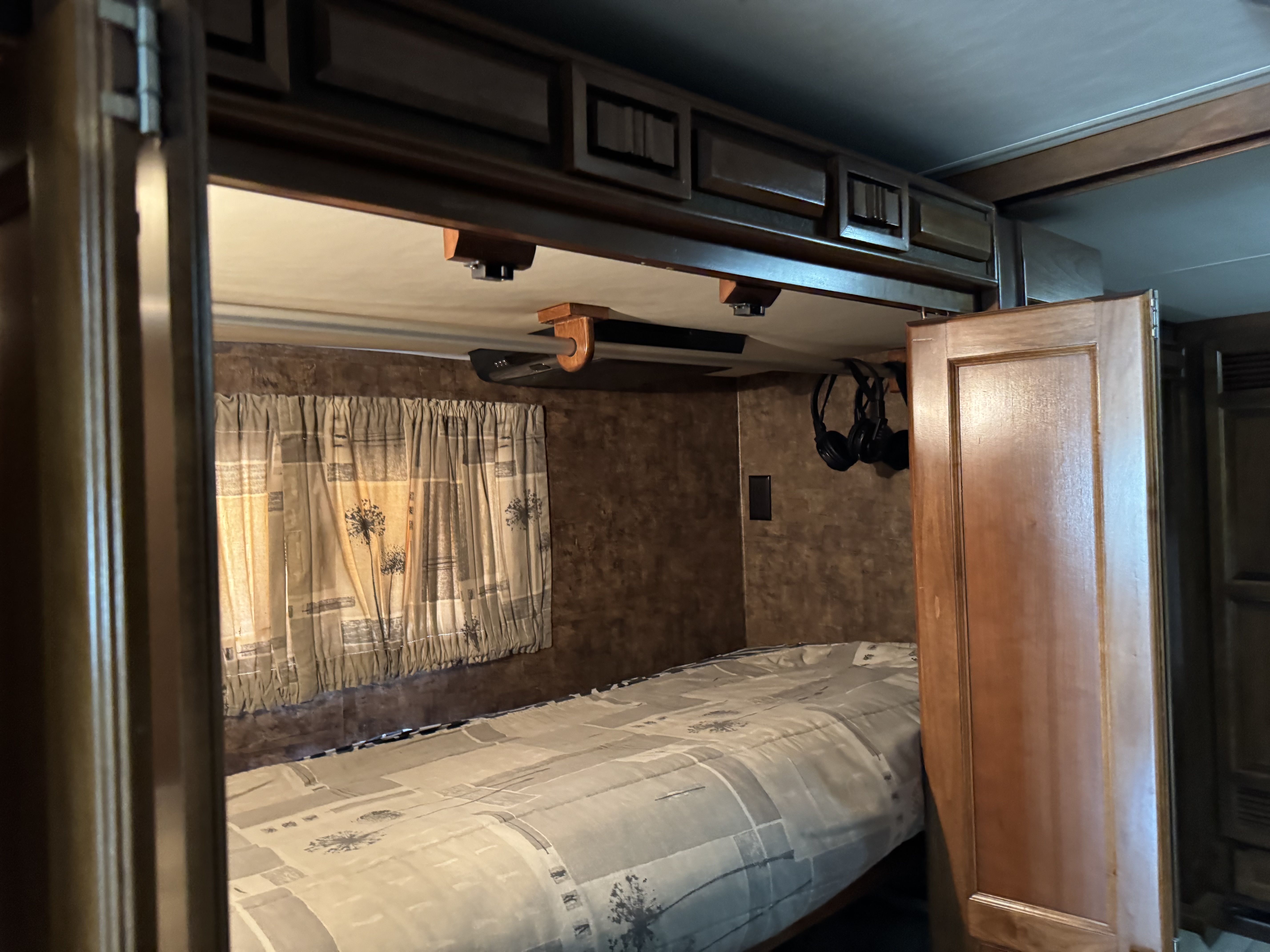 2012 Tiffin Motorhomes ALLEGRO RED 38 QBA in apple valley CA
