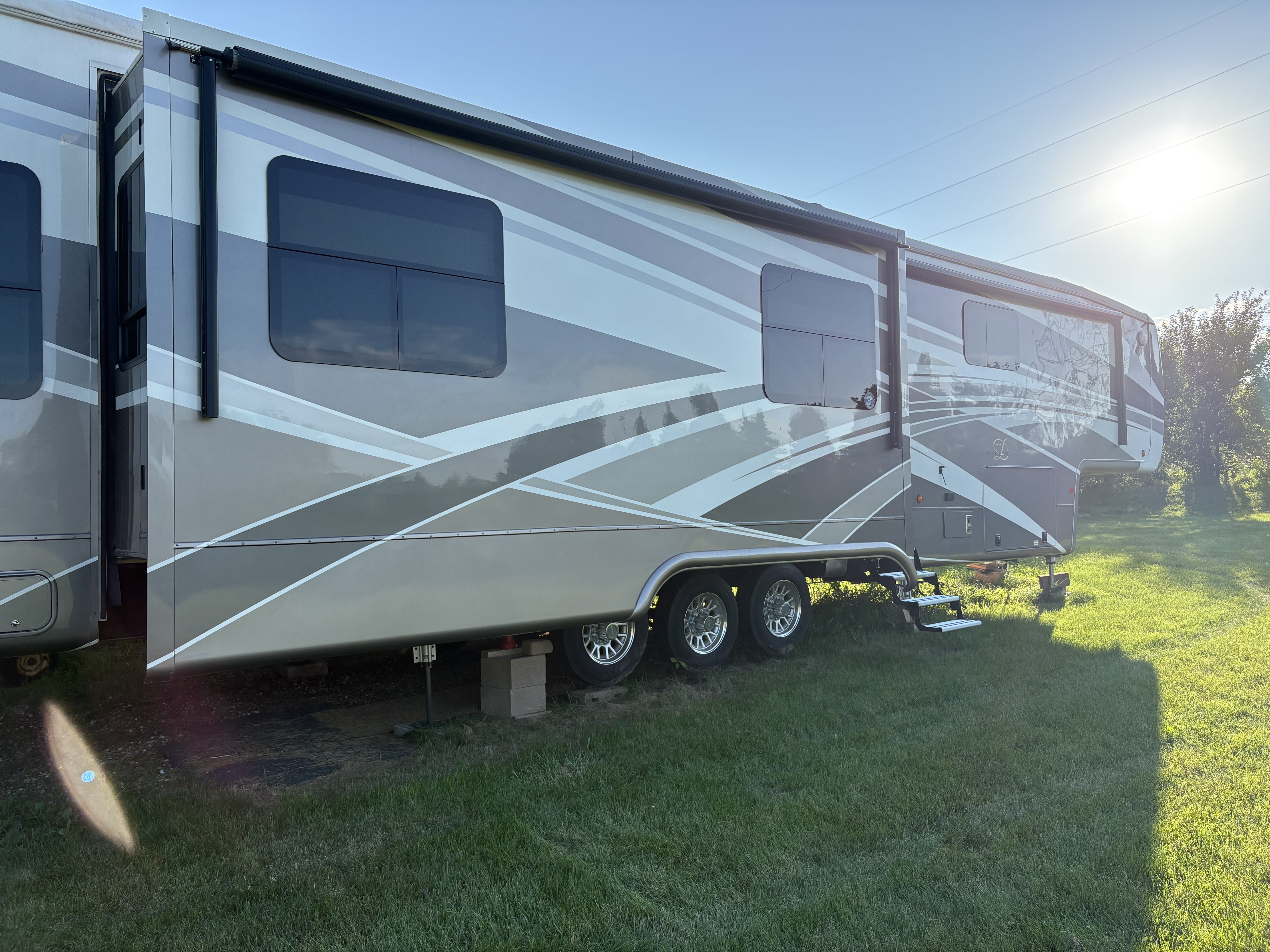 2019 DRV MOBILE SUITES 44 HOUSTON RV