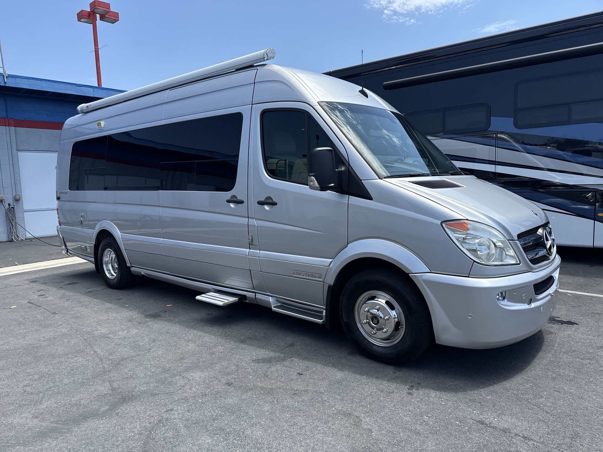 2013 Airstream INTERSTATE LOUNGE EXT in fountain valley CA