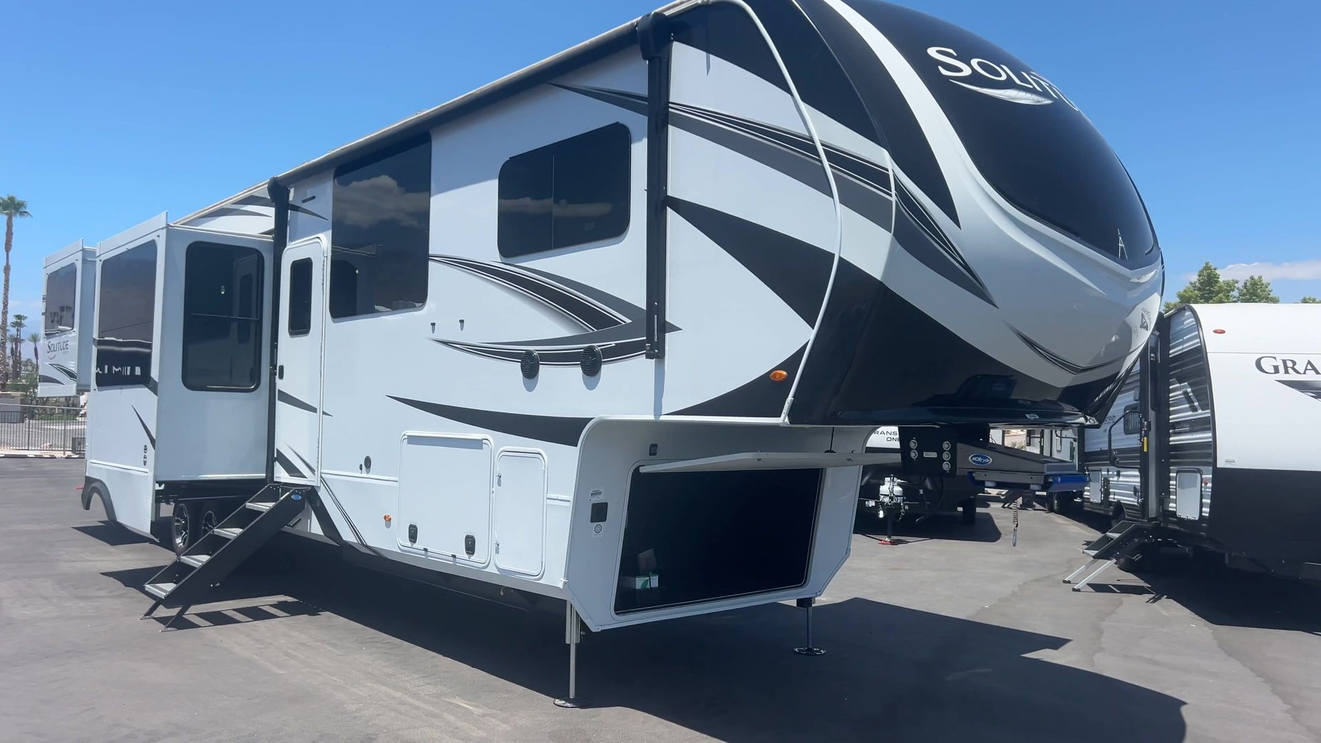 2024 Grand Design SOLITUDE 376RD / 376RD-R in cathedral city CA