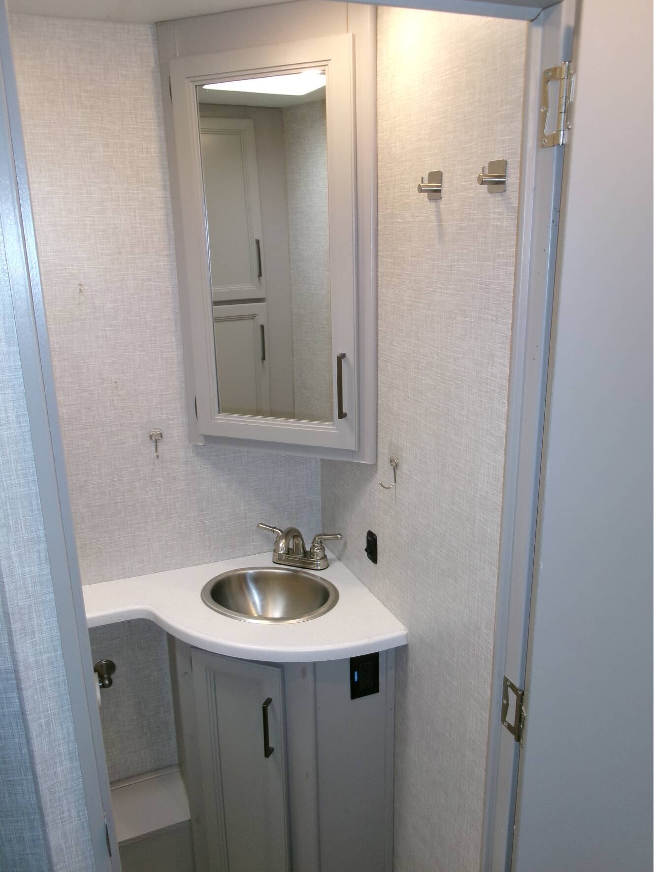 A photo of this 2023 Thor Motor Coach WINDSPORT 35M