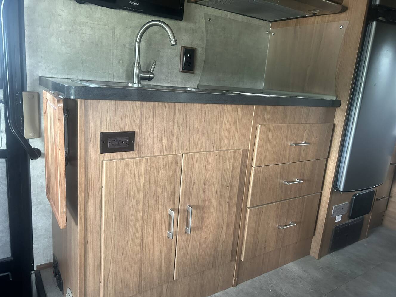 A photo of this 2014 Winnebago ITASCA NAVION 24V