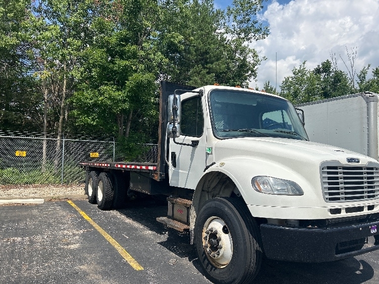 2019 FREIGHTLINER BUSINESS CLASS M2 106 in Middlefield, OH