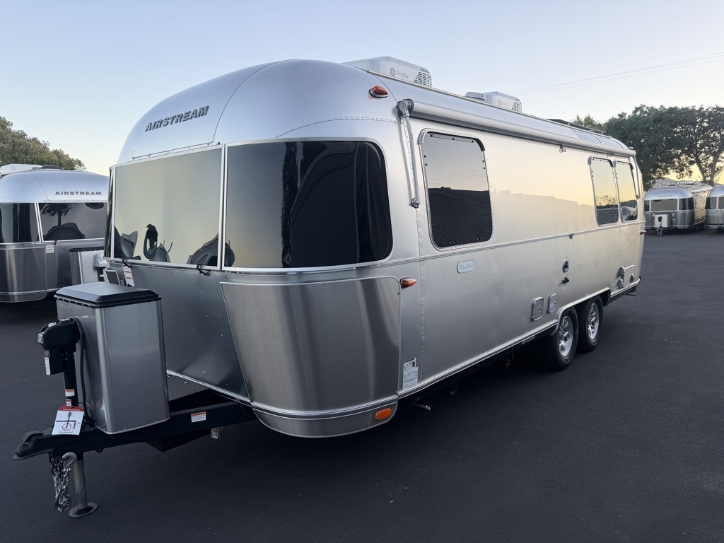 2026 Airstream FLYING CLOUD 25FB QUEEN in winters CA