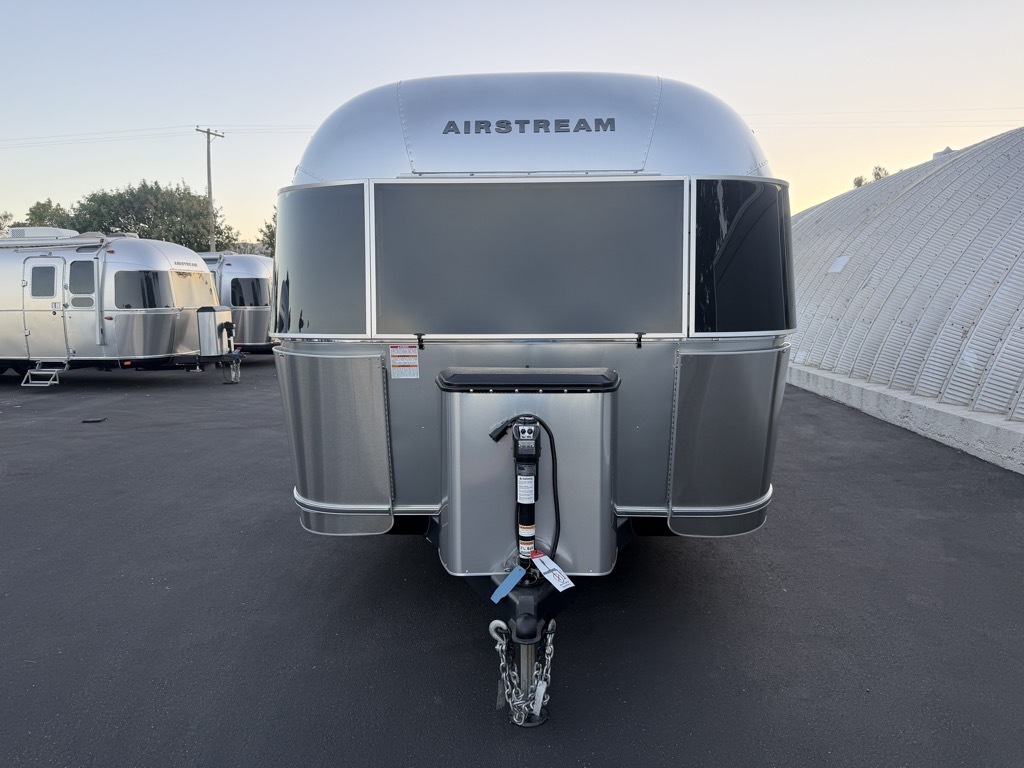 2026 Airstream FLYING CLOUD 25FB QUEEN in winters CA
