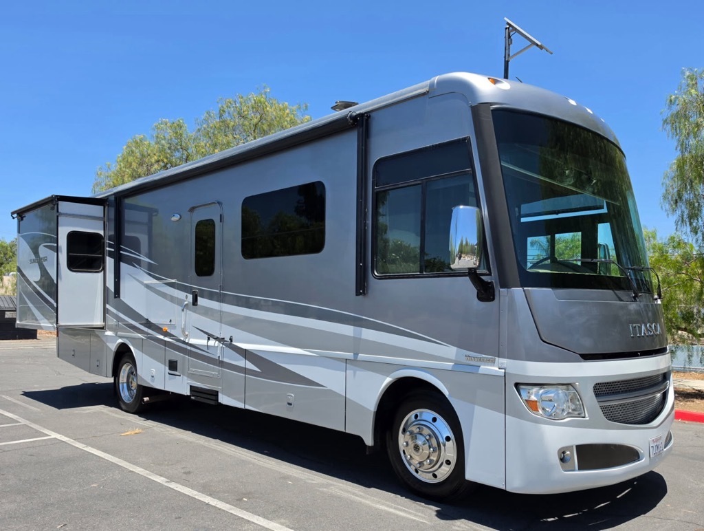 2015 Itasca SUNCRUISER 32H in ramona CA