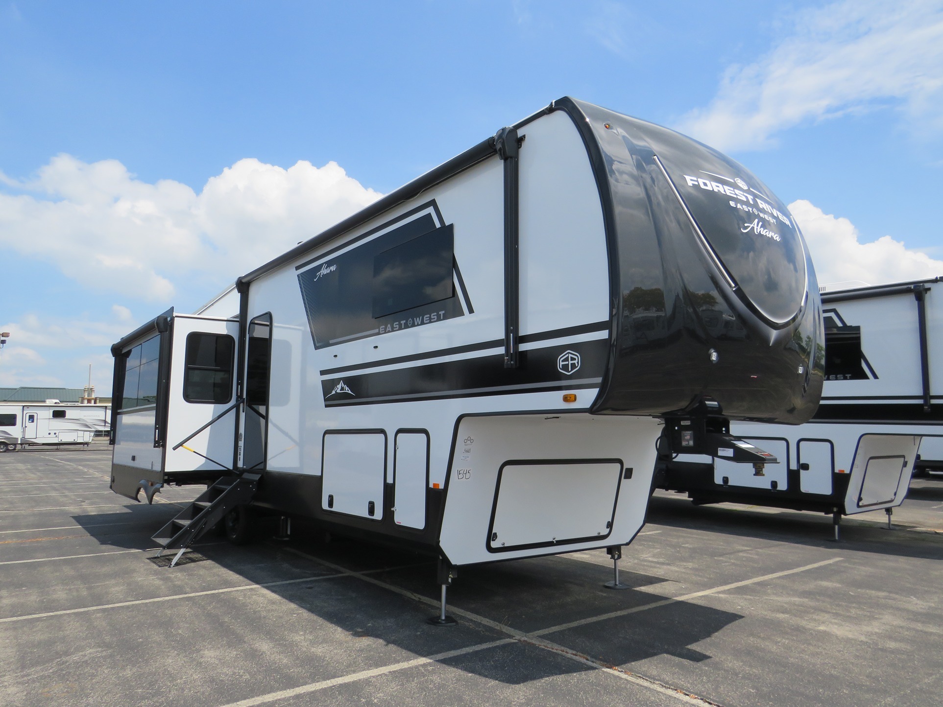 2026 East To West AHARA 365RL in jeffersonville OH
