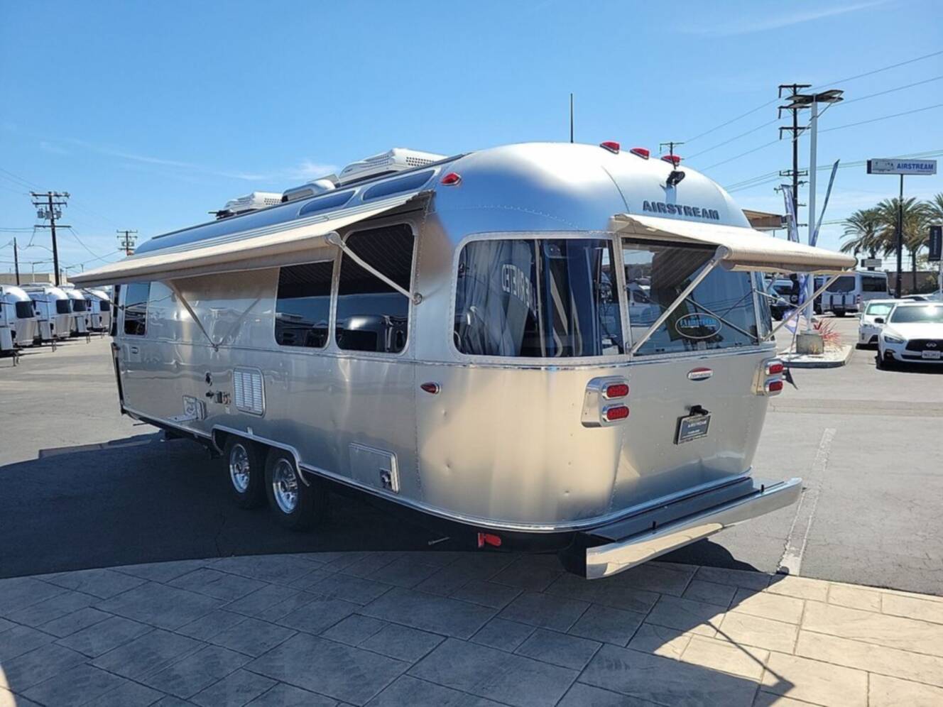 A photo of this 2018 Airstream International Serenity 27FB Queen