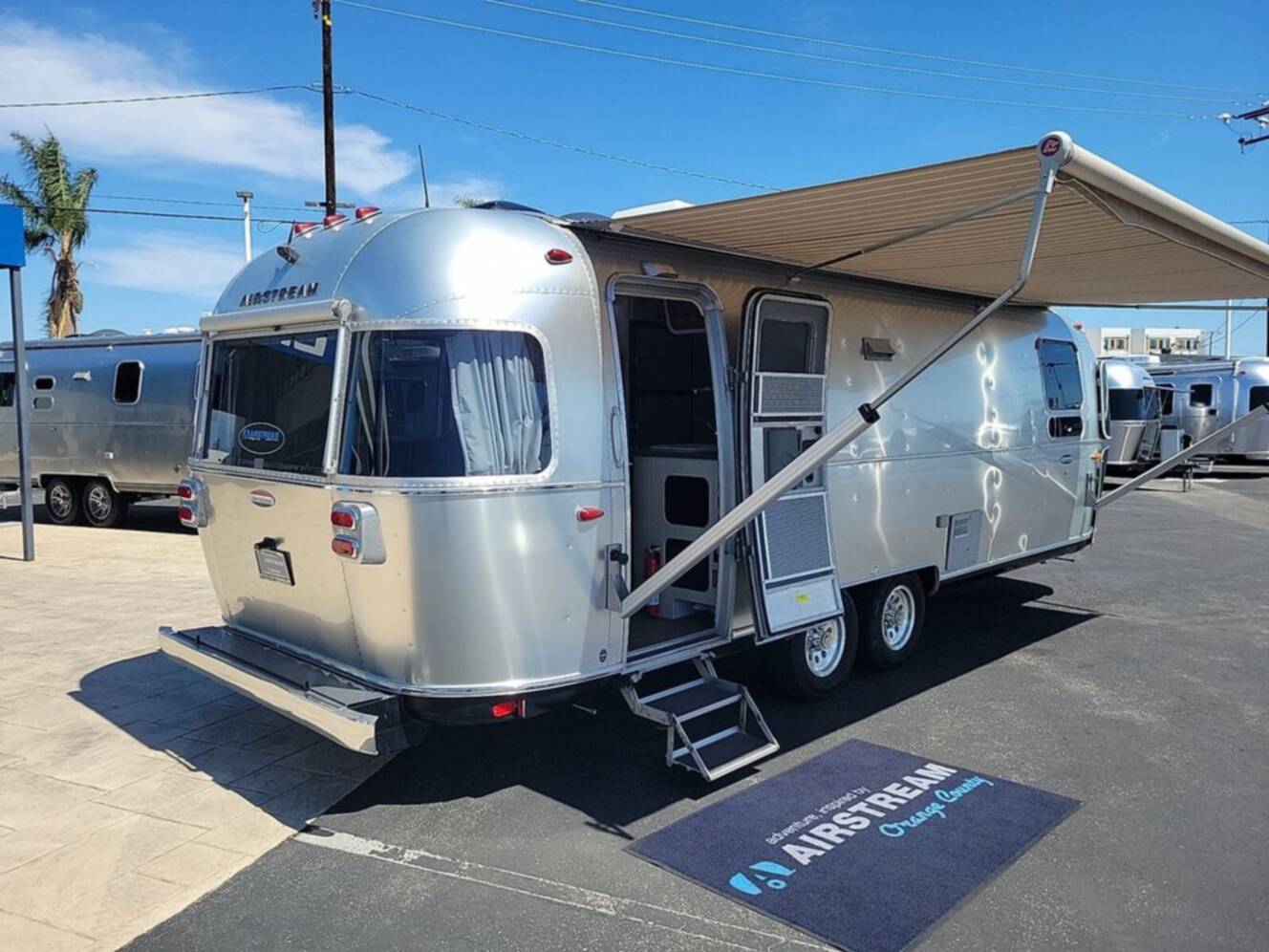 A photo of this 2018 Airstream International Serenity 27FB Queen