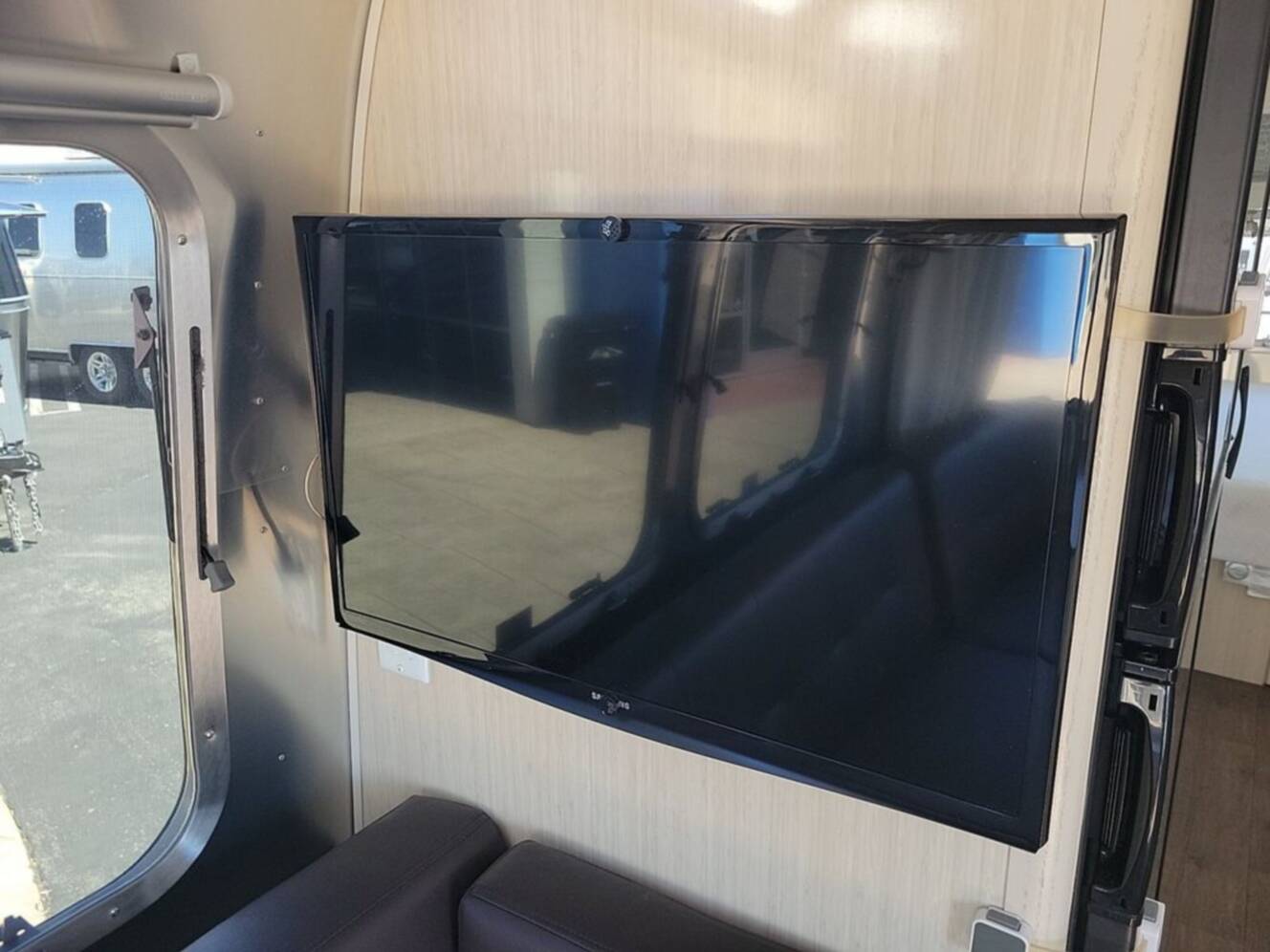 A photo of this 2018 Airstream International Serenity 27FB Queen