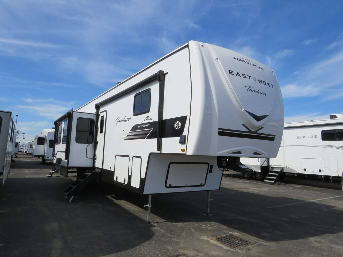 A photo of this 2026 East To West TANDARA 387BH