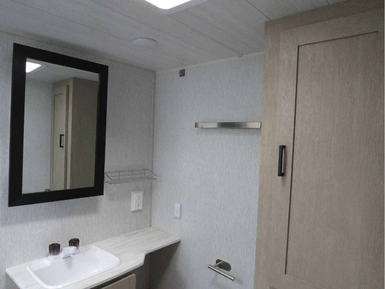A photo of this 2023 Forest River WILDWOOD X-LITE 24RLXL