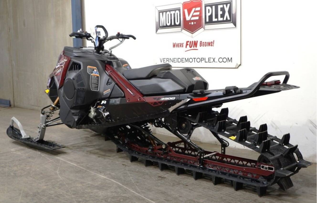 A photo of this 2026 Lynx® Shredder DS 850 E-TEC Turbo R_3900_10.25in_Red