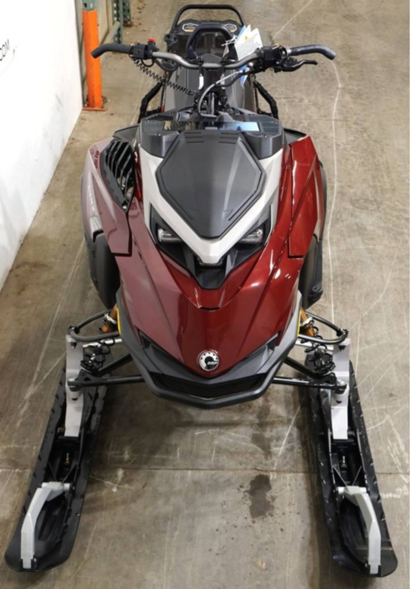 A photo of this 2026 Lynx® Shredder DS 850 E-TEC Turbo R_3900_10.25in_Red