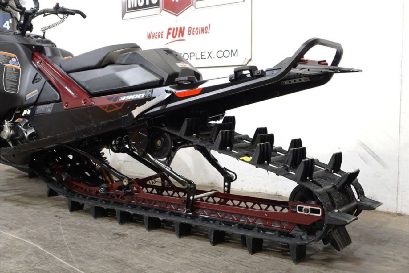 A photo of this 2026 Lynx® Shredder DS 850 E-TEC Turbo R_3900_10.25in_Red