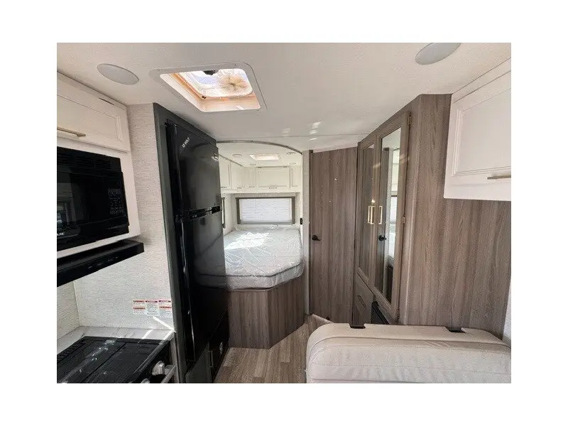 2025 THOR MOTOR COACH EDDIE BAUER 22EB
