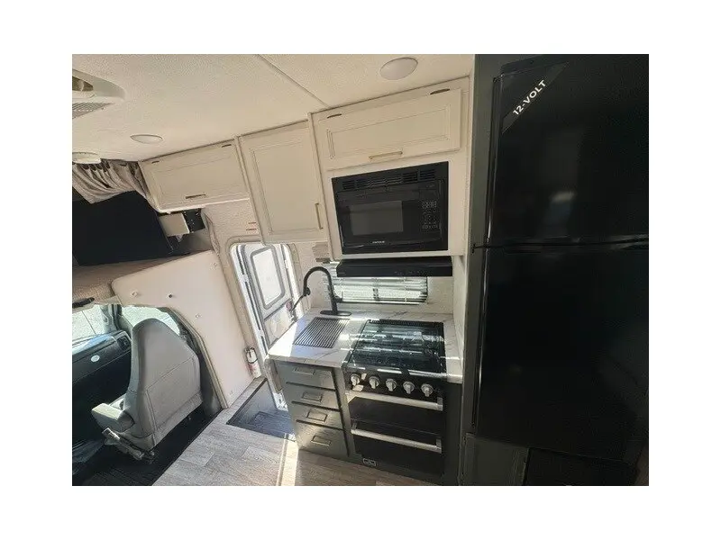 2025 THOR MOTOR COACH EDDIE BAUER 22EB