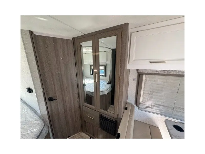 2025 THOR MOTOR COACH EDDIE BAUER 22EB