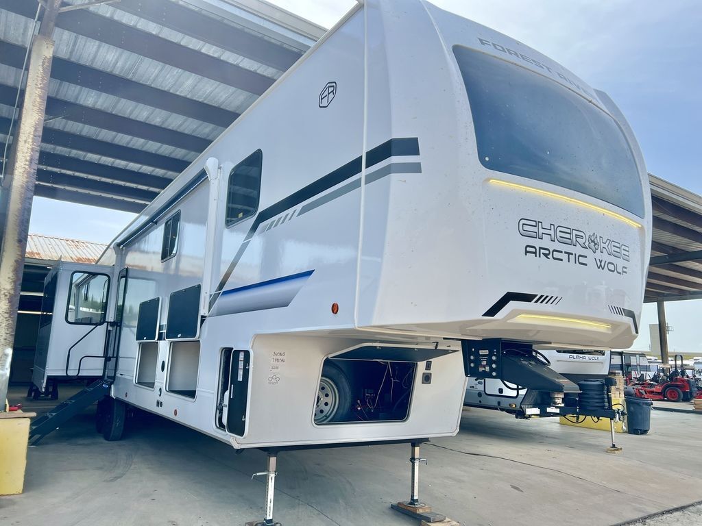 2026 Forest River Cherokee Arctic Wolf 3650SUITE in sealy TX