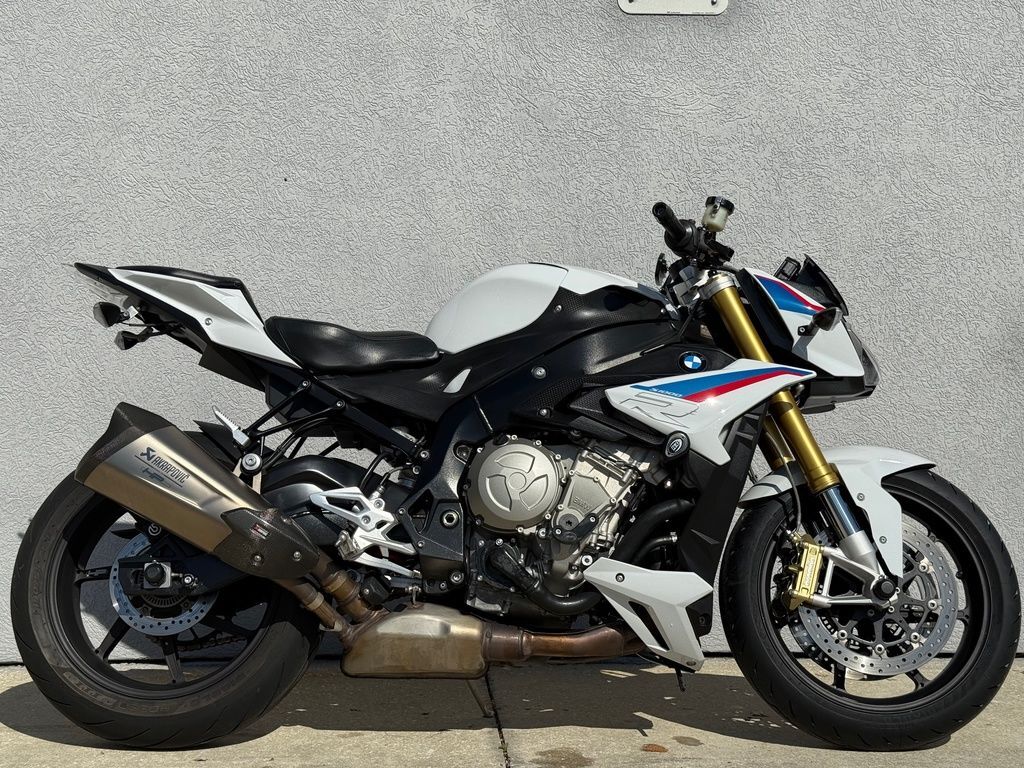 2017 BMW S 1000 R Premium Light White/Lupin Blue Metallic/Racing HP in Cocoa, FL