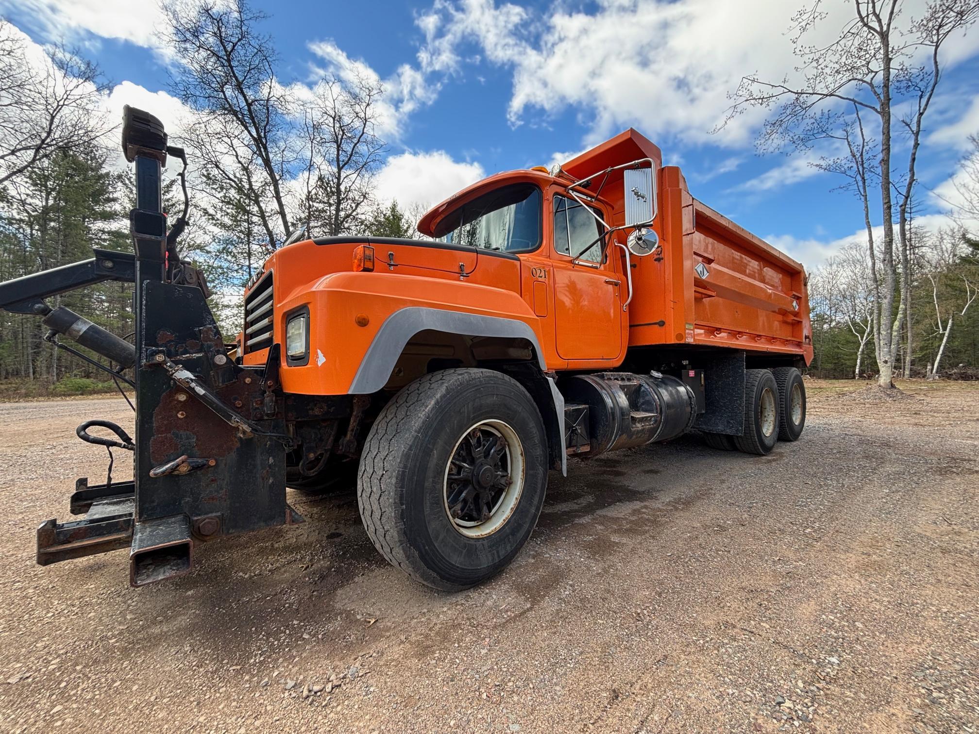 2002 MACK RD688S in Prairieville, LA