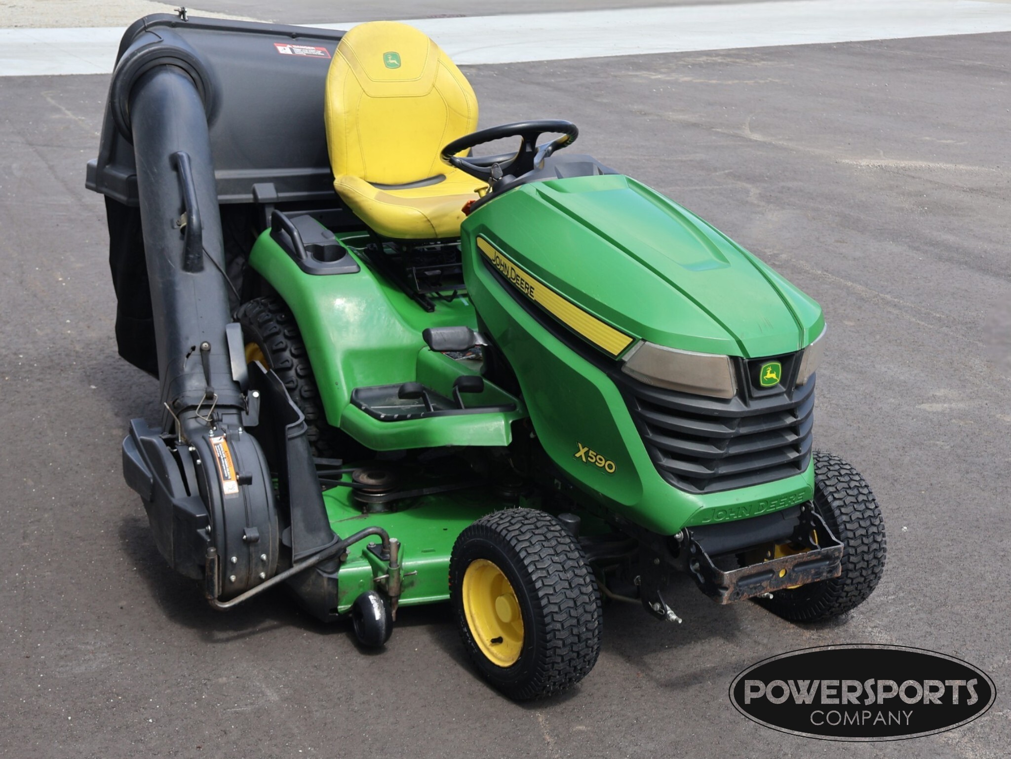 2023 John Deere X590 in Beaver Dam, WI