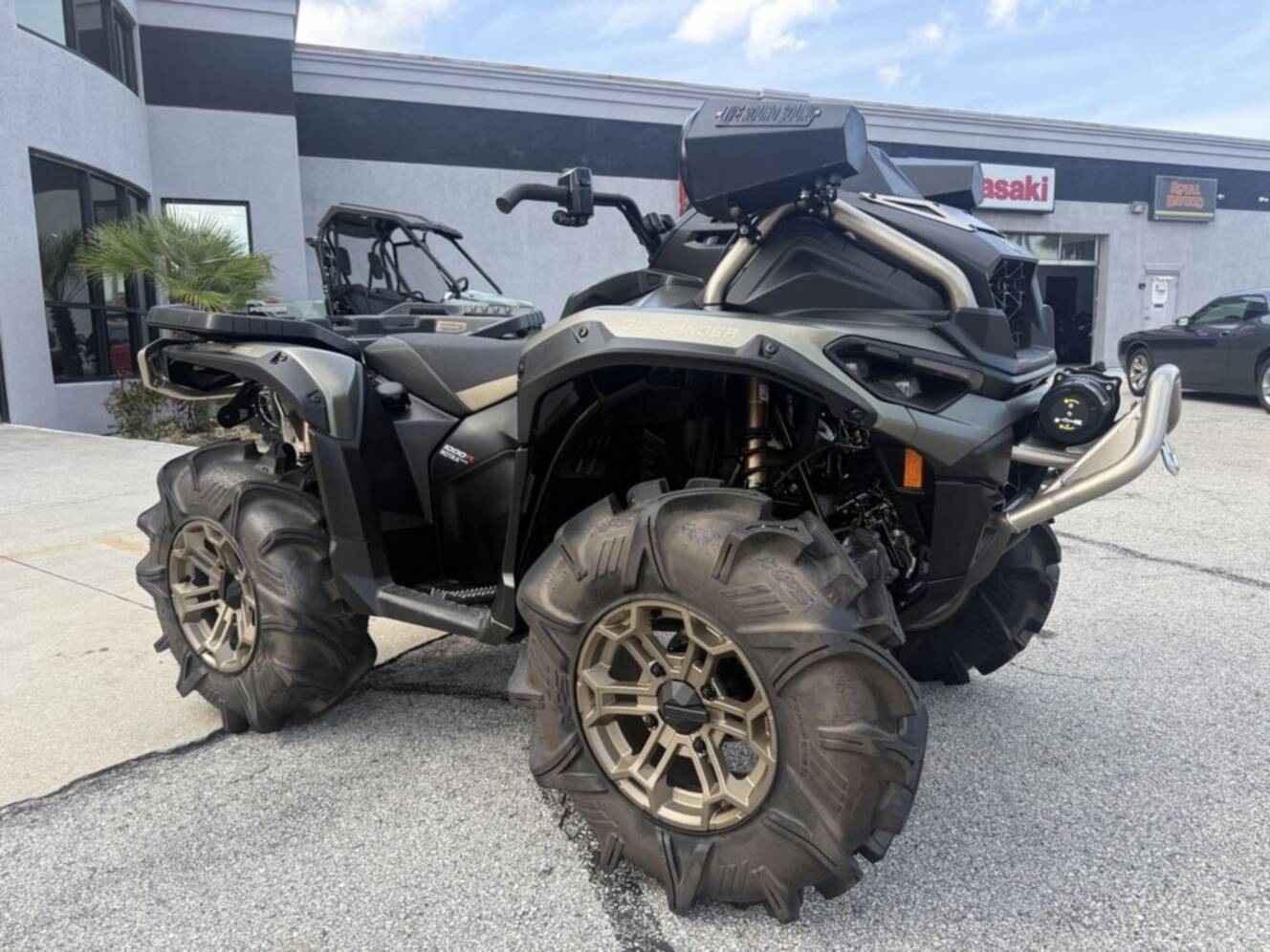 A photo of this 2026 Can-Am Outlander X mr 1000R Granite Grey