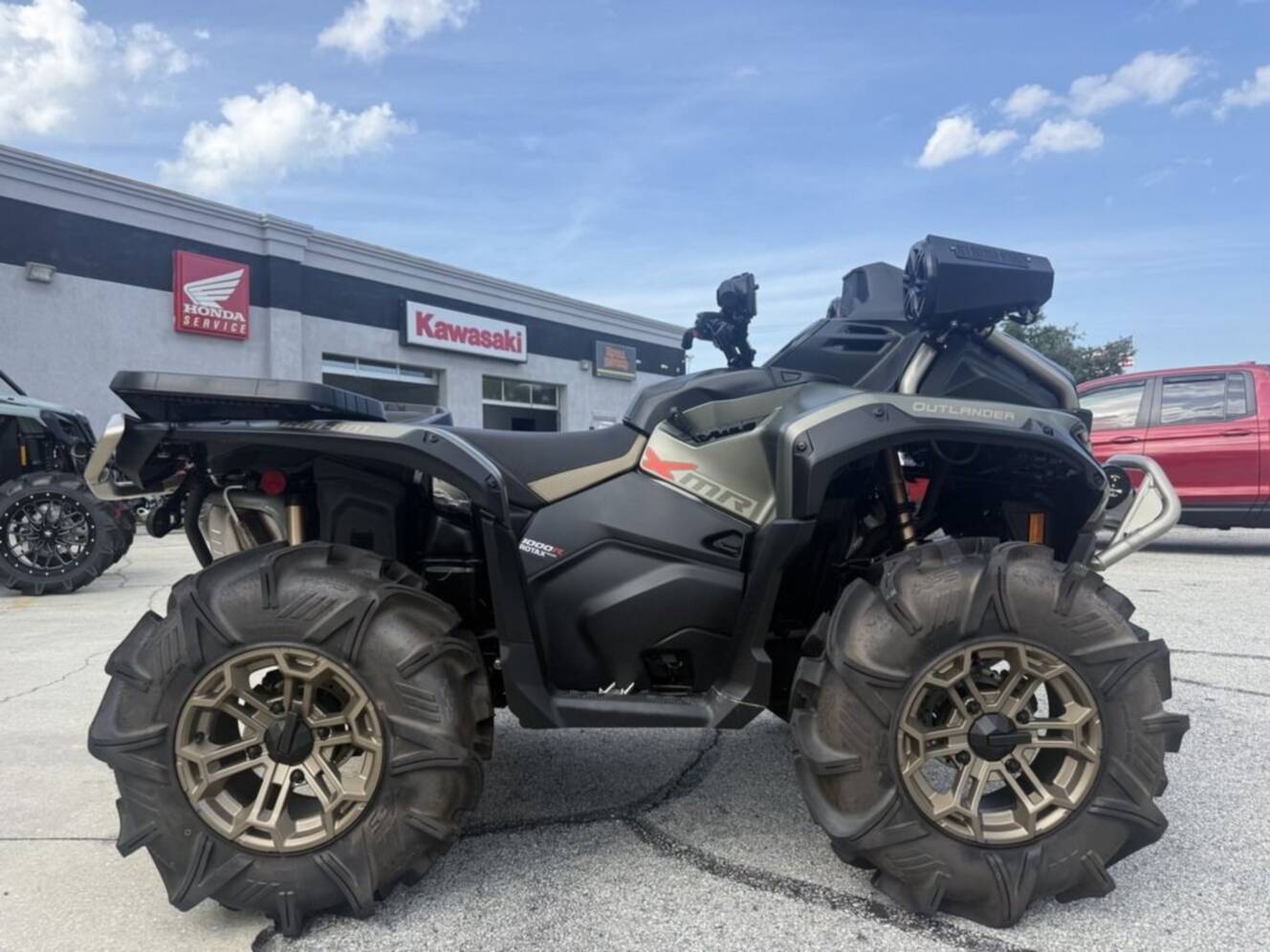 A photo of this 2026 Can-Am Outlander X mr 1000R Granite Grey