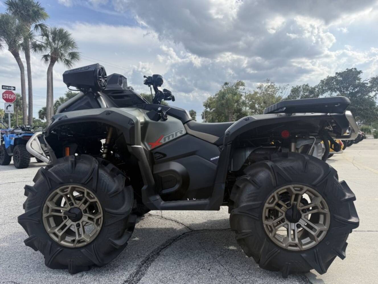 A photo of this 2026 Can-Am Outlander X mr 1000R Granite Grey