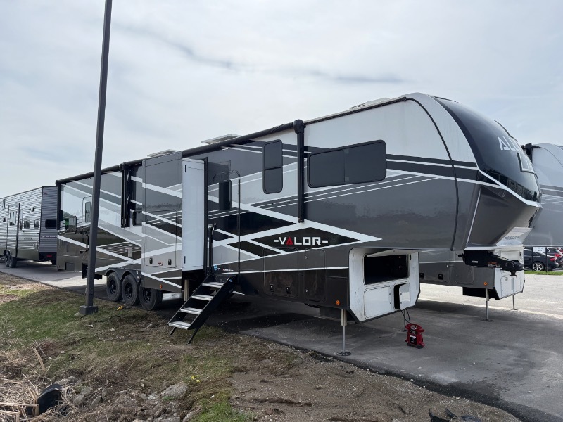 2025 Alliance Rv Valor 40V13 in neenah WI