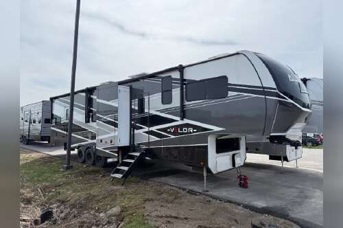 2025 Alliance Rv Valor 40V13 in neenah WI