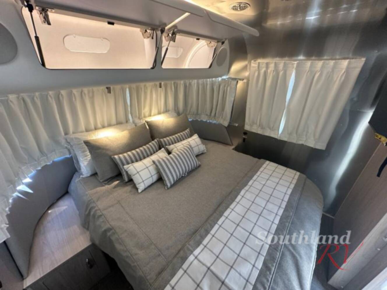 A photo of this 2026 Airstream Globetrotter 30RB Queen