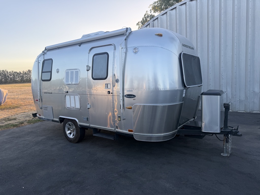 2006 Airstream SAFARI 19LS in winters CA