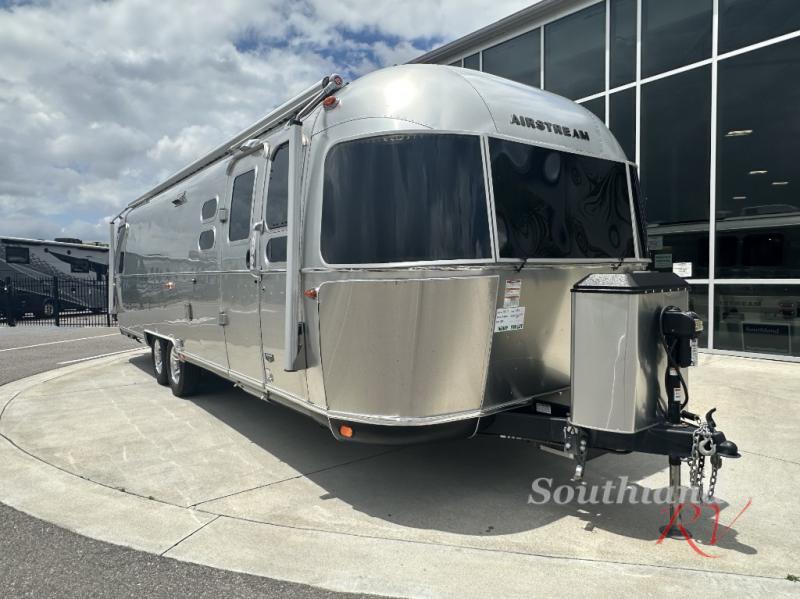 2024 Airstream Classic Queen 30RB in lagrange GA