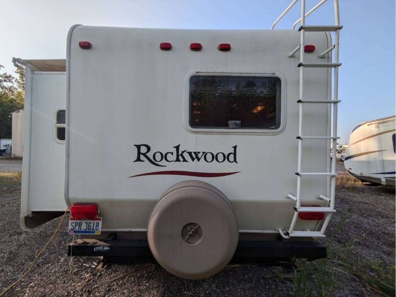 A photo of this 2006 Forest River Rockwood 8240SS