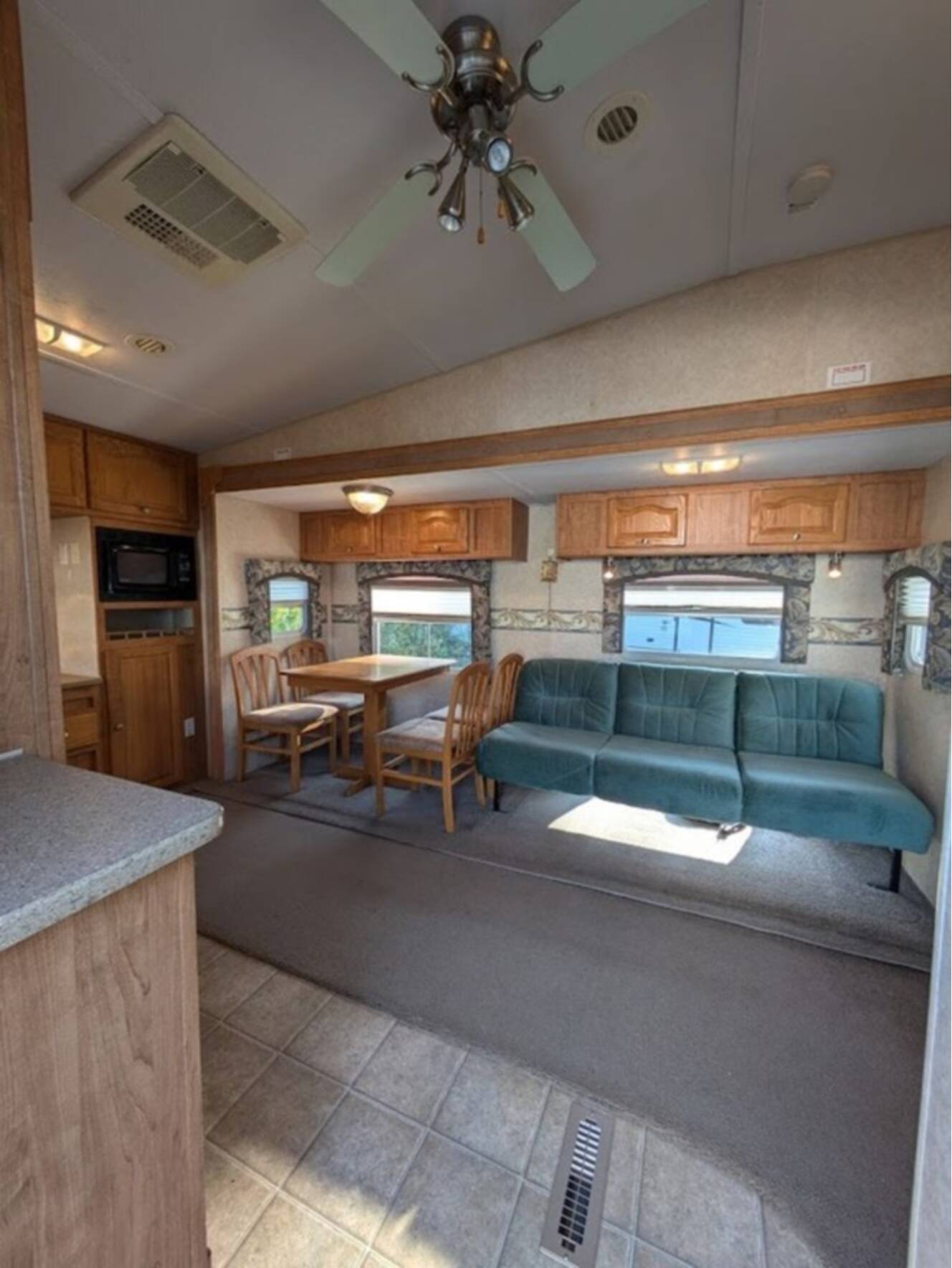 A photo of this 2006 Forest River Rockwood 8240SS