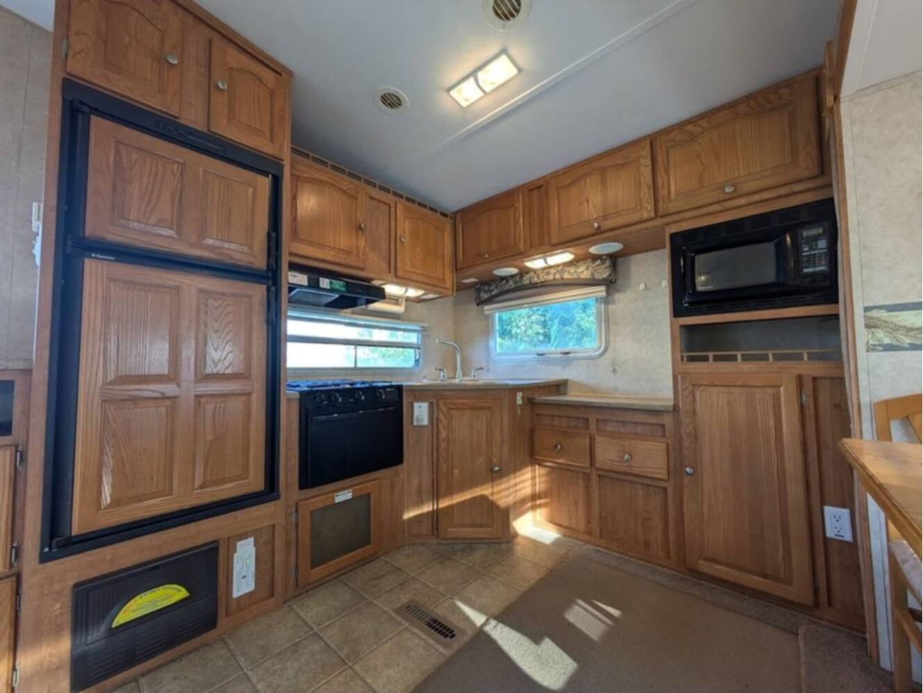 A photo of this 2006 Forest River Rockwood 8240SS