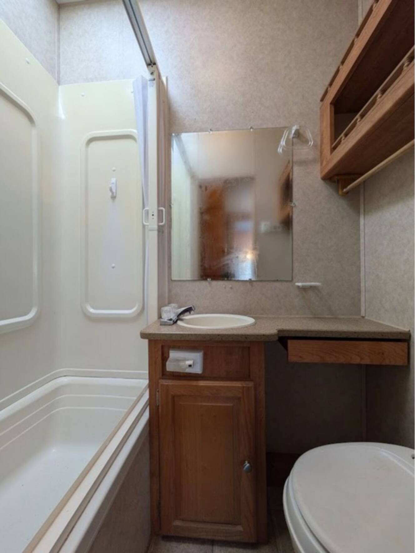 A photo of this 2006 Forest River Rockwood 8240SS