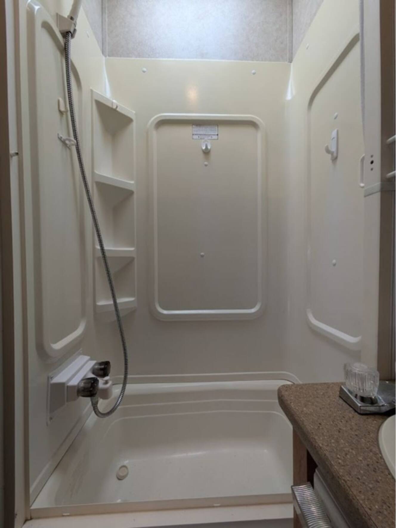 A photo of this 2006 Forest River Rockwood 8240SS