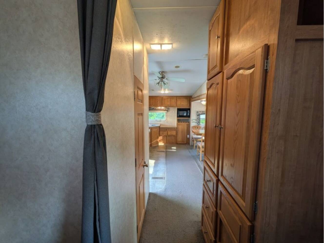 A photo of this 2006 Forest River Rockwood 8240SS