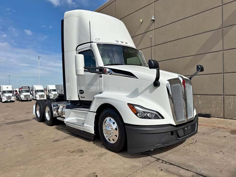 2027 KENWORTH T680 in Dallas, TX