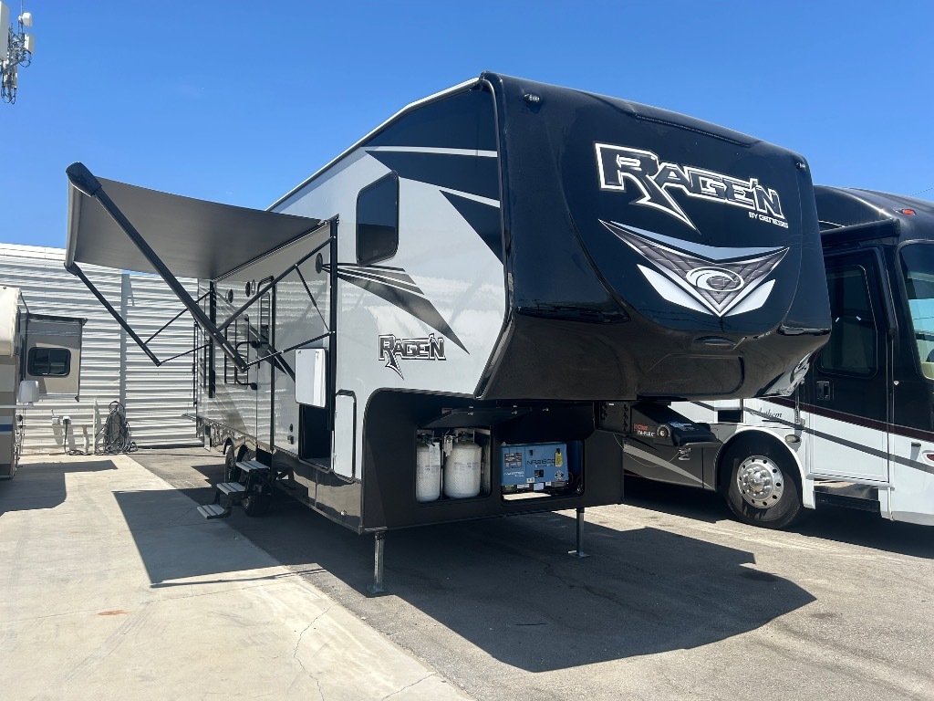 2027 Genesis Supreme Rage'n 2815RCR in beaumont CA