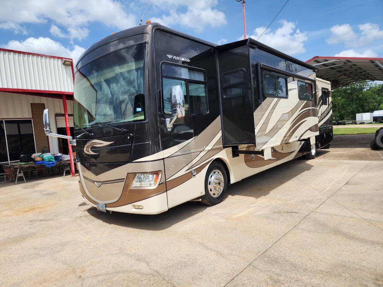 2011 Fleetwood Rv Discovery 40X in houston TX