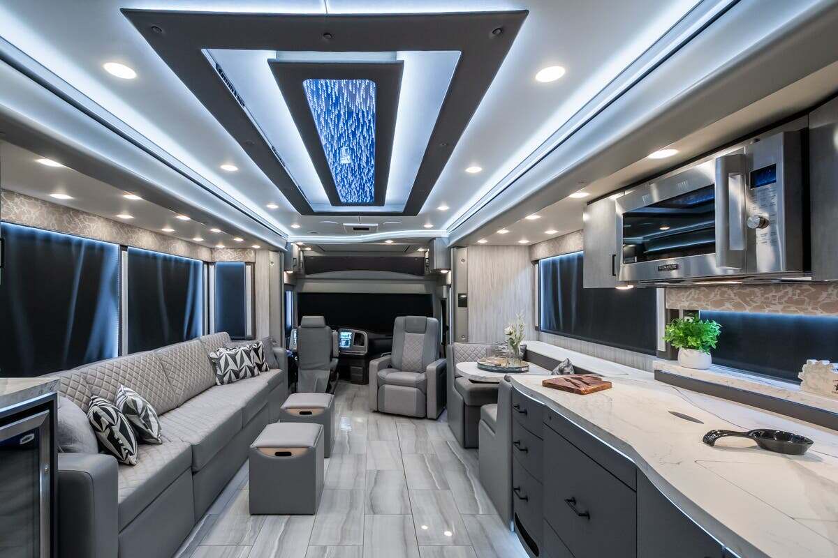 2027 Foretravel Realm Presidential Luxury Villa 2 (LV2) in alvarado TX