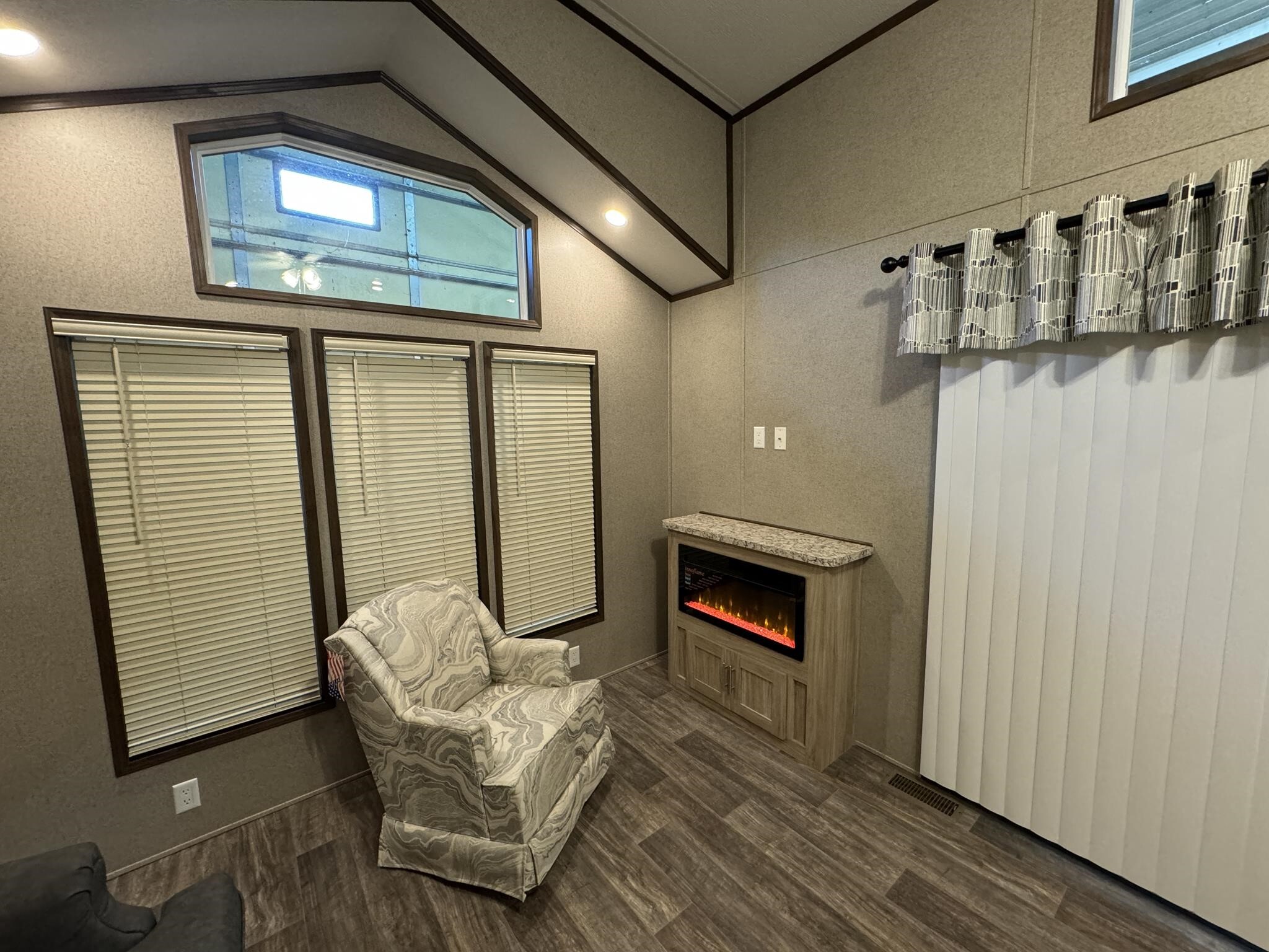 2025 Forest River SUMMIT 355FL-L in pierceton IN