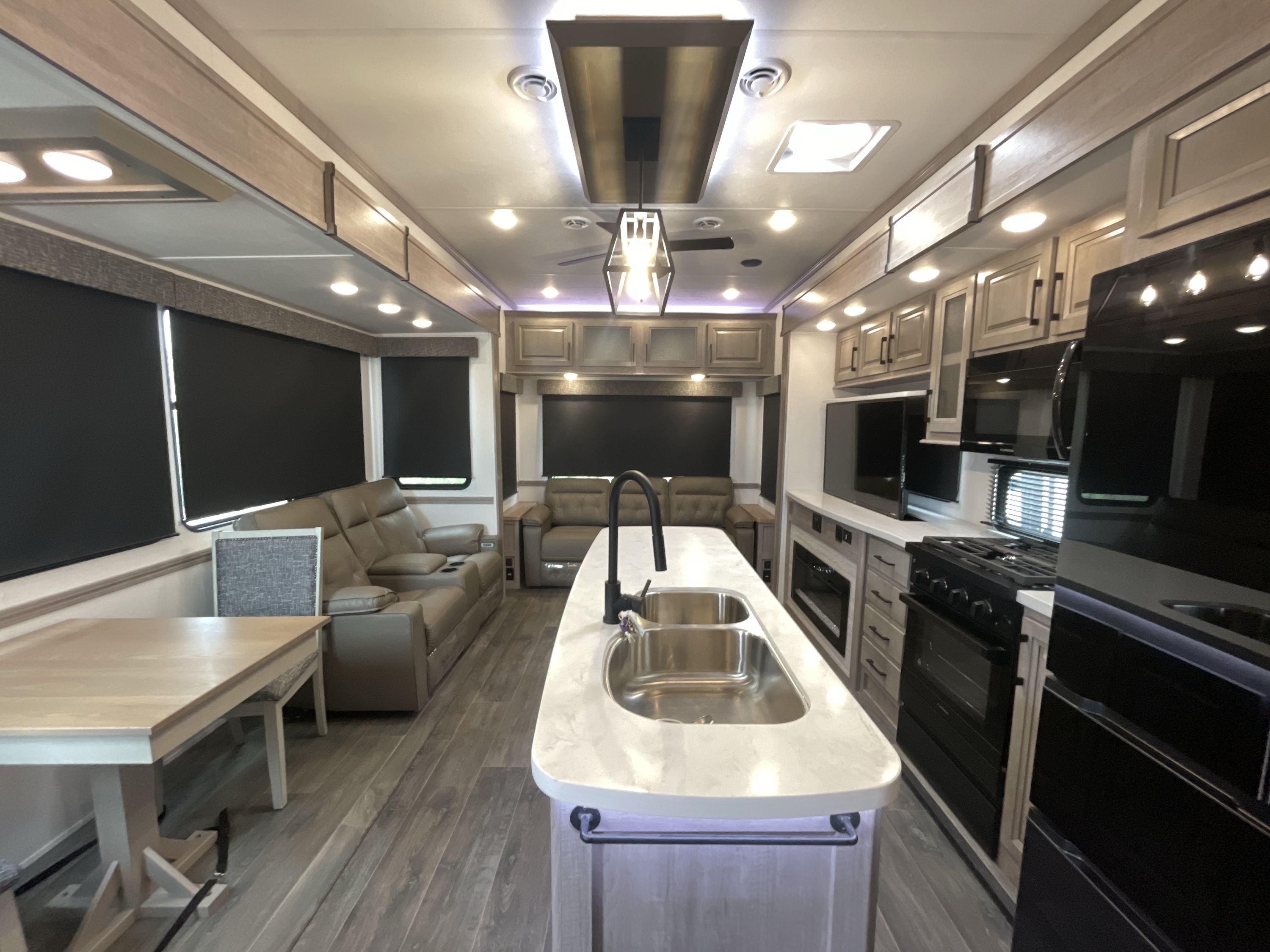 2024 Dutchmen YUKON 320RL in new braunfels TX