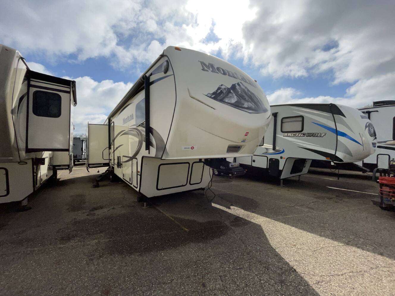 A photo of this 2014 Keystone MONTANA 3725RL