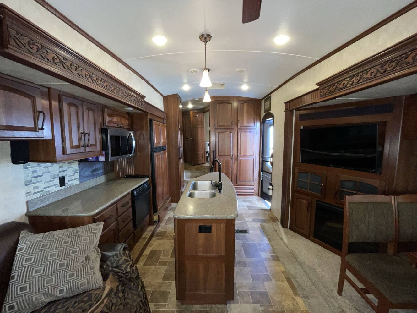 A photo of this 2014 Keystone MONTANA 3725RL