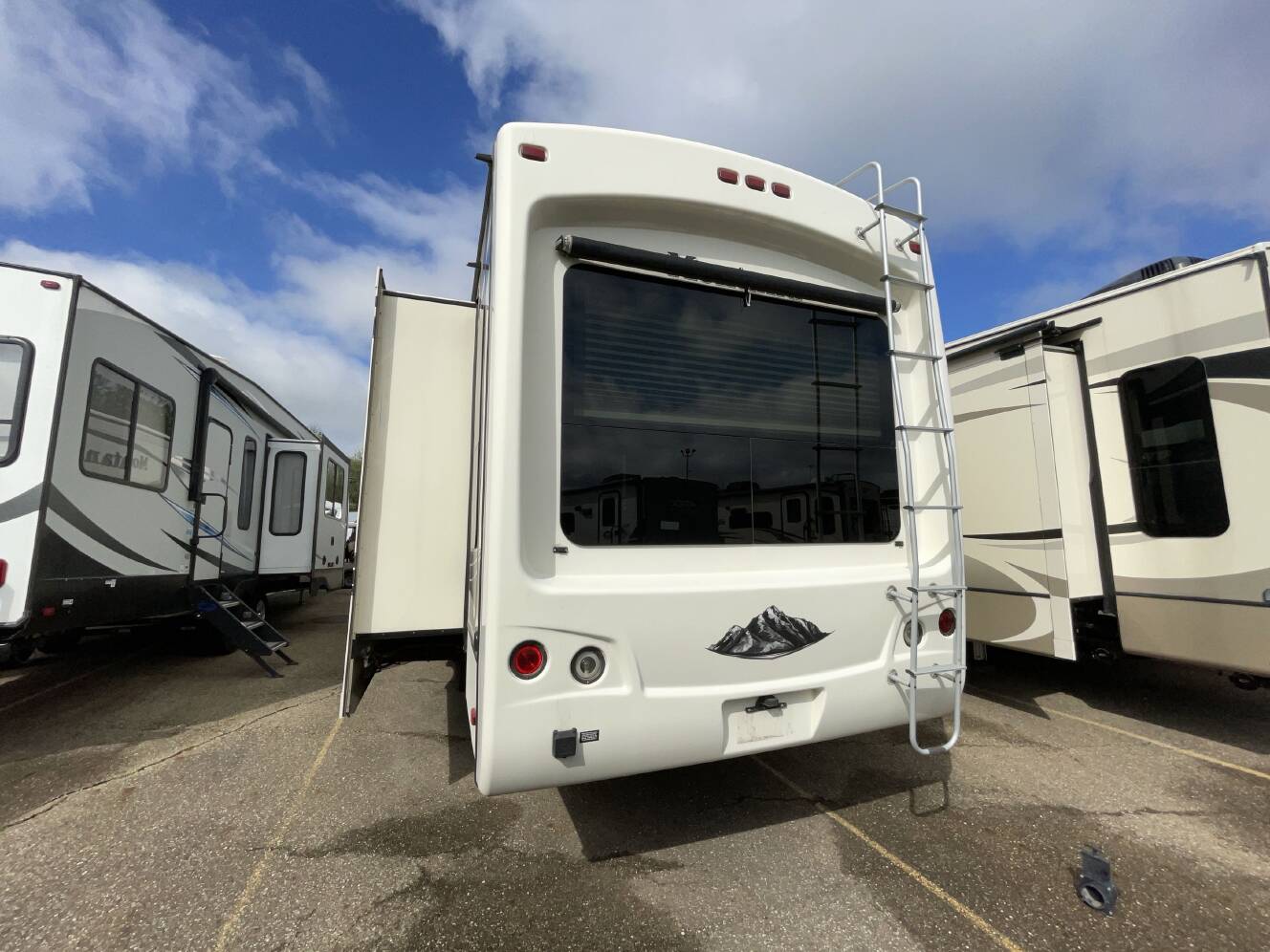 A photo of this 2014 Keystone MONTANA 3725RL