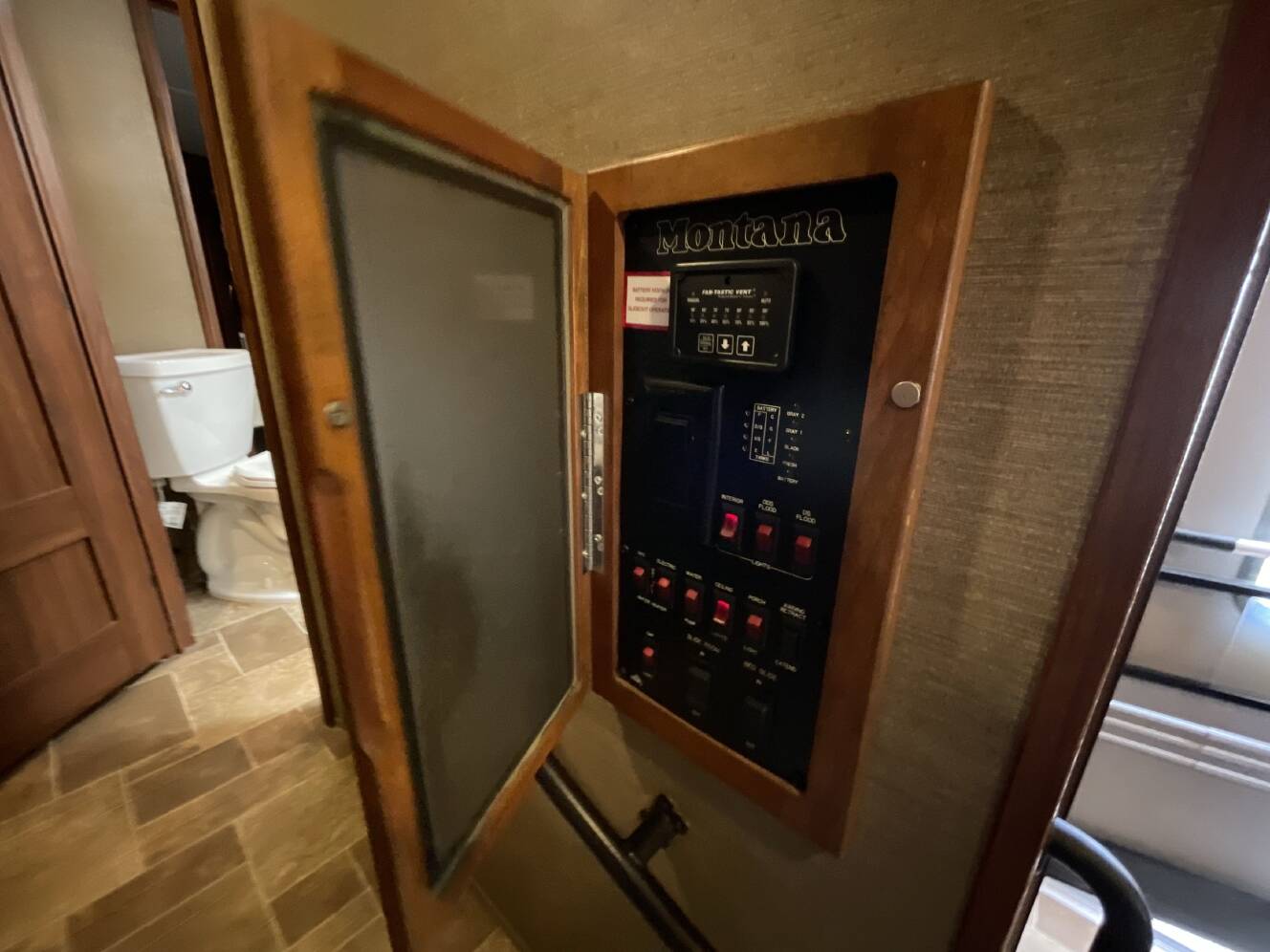 A photo of this 2014 Keystone MONTANA 3725RL